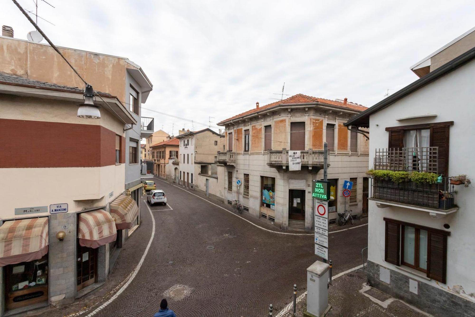 Corte Manzoni - Self Check-In Galliate エクステリア 写真